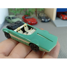 Машинка Bertone Runabout светло-зеленая (1/43)