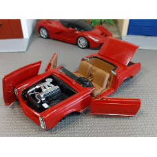 Модель автомобиля Mercedes-Benz 230 SL (1/24)
