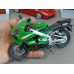 Модель мотоцикла Kawasaki зел. (1/12)