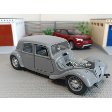 Модель автомобиля Citroen 15 CV TA (1/24)