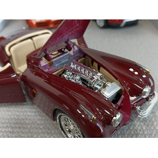 Модель автомобиля Jaguar XK120 (1/24)
