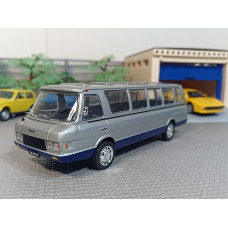 Модель автомобиля ЗИЛ-118К "Юность" (1/43)