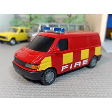 Модель автомобиля Volkswagen Transporter пожарка (1/43)