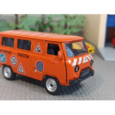 Модель автомобиля УАЗ Буханка №1 (1/43)
