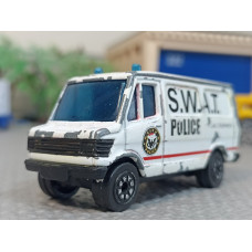 Модель автомобиля Mercedes-Benz 207 D (1/72)