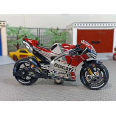 Модель мотоцикла Ducati (1/18)