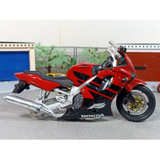 Модель мотоцикла Honda CBR F4 (1/12)