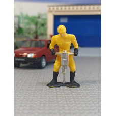 Фигурка рабочего с отбойником (1/43)
