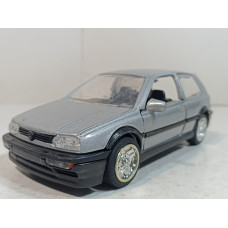 Модель автомобиля Volkswagen Golf (1/24)