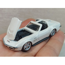 Модель автомобиля Chevrolet Corvette 1969г. (1/64)