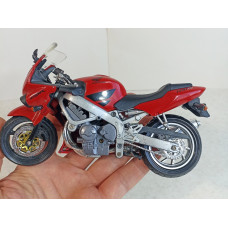 Модель мотоцикла Honda CBR F4 (1/12)