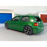 Модель автомобиля Volkswagen Golf №2 (1/24)