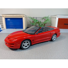 Модель автомобиля Pontiac Firebird (1/24)