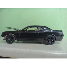 Масштабная модель Dodge Challenger SRT-8 №1 (1/24)