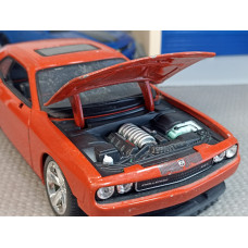 Масштабная модель Dodge Challenger SRT-8 №4 (1/24)