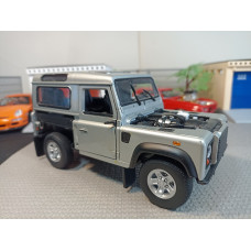 Модель автомобиля Land Rover Defender №2 (1/24)