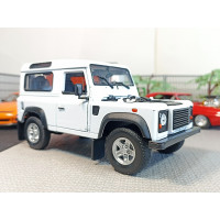 Модель автомобиля Land Rover Defender №3 (1/24)