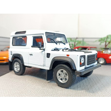 Модель автомобиля Land Rover Defender №3 (1/24)