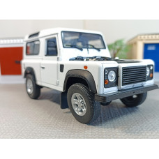 Модель автомобиля Land Rover Defender №4 (1/24)