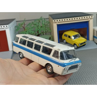 Модель автомобиля ЗИЛ-118 "Юность" (1/43)