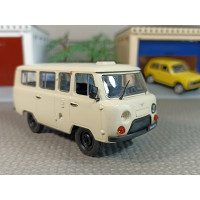 Модель автомобиля УАЗ Буханка №3 (1/43)