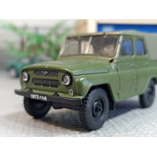 Модель автомобиля УАЗ (1/43)