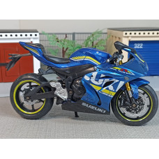 Модель мотоцикла Suzuki (1/12)