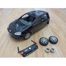 Модель автомобиля Volkswagen VW Golf V (1/18)