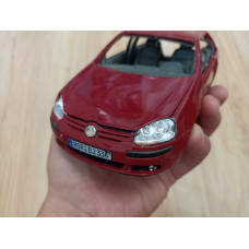 Модель автомобиля Volkswagen VW Golf V №2 (1/18)