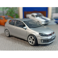 Модель автомобиля Volkswagen Golf (1/43)