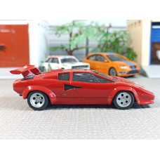 Модель автомобиля Lamborghini Countach (1/43)