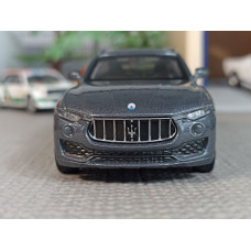 Модель автомобиля Maserati Levante (1/43)