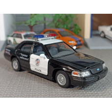 Модель автомобиля Ford Crown Victoria (1/42)
