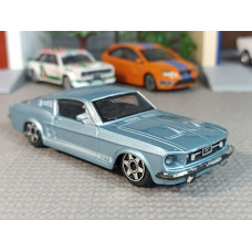 Модель автомобиля Ford Mustang GT (1/43)