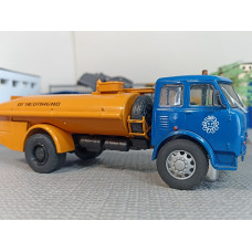 Модель грузовика MAN бензовоз (1/43)