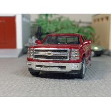 Модель автомобиля Chevrolet Silverado (1/46) Модель автомобиля Chevrolet Silverado (1/46)