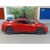 Масштабная модель Nissan GT-R (1/39)