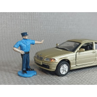 Фигурка полицейского (1/43)
