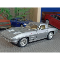 Масштабная модель Corvette Sting Ray 1963г. (1/36)