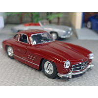 Масштабная модель Mercedes-Benz 300SL (1/38) Масштабная модель Mercedes-Benz 300SL (1/38)