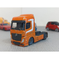 Модель грузовика Mercedes-Benz Actros (1/87) Модель грузовика Mercedes-Benz Actros (1/87)