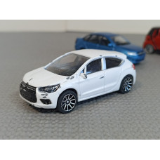 Модель автомобиля Citroen DS4 (1/64)