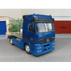 Модель грузовика Mercedes-Benz Actros автовоз №2 (1/43)