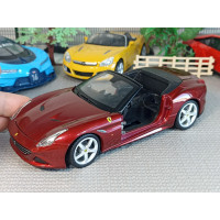 Модель автомобиля Ferrari California T (1/24)