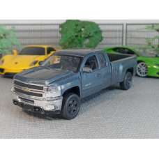 Масштабная модель Chevrolet Silverado (1/32) Масштабная модель Chevrolet Silverado (1/32)