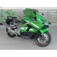 Модель мотоцикла Kawasaki зел. №2 (1/12)