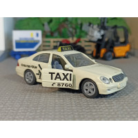 Масштабная модель Mercedes-Benz E500 (1/55)