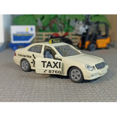 Масштабная модель Mercedes-Benz E500 (1/55)